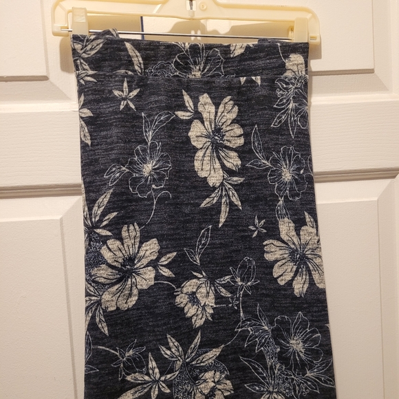 Gilli Dresses & Skirts - NWT  Gilli Flower knit skirt
